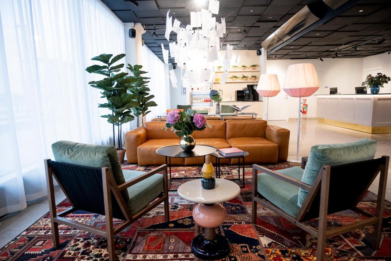 Biz Apartment Bromma Estocolmo Exterior foto The lobby of the hotel