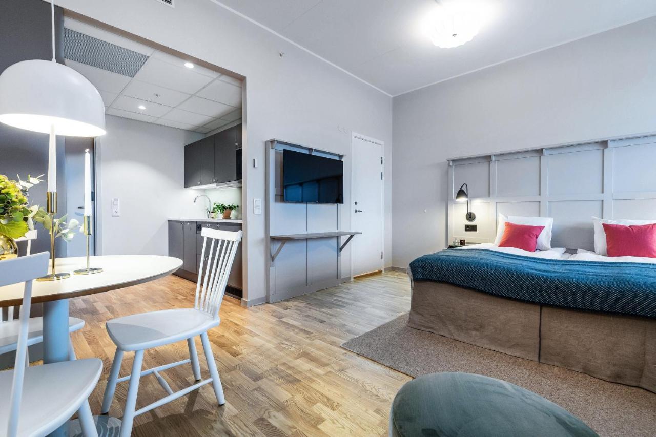 Biz Apartment Bromma Estocolmo Exterior foto A typical room at the hotel